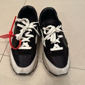 Off-White sneakers sz 40
